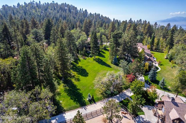 32310 Hummingbird Court, Running Springs, CA 92382