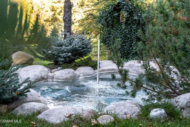 32310 Hummingbird Court, Running Springs, CA 92382