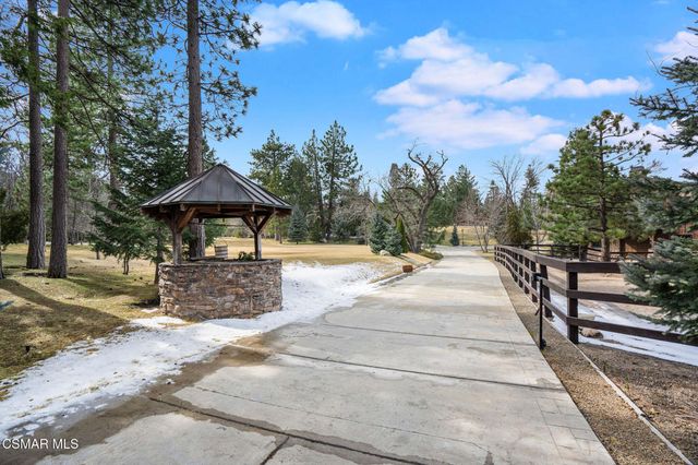 32310 Hummingbird Court, Running Springs, CA 92382