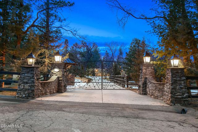 32310 Hummingbird Court, Running Springs, CA 92382