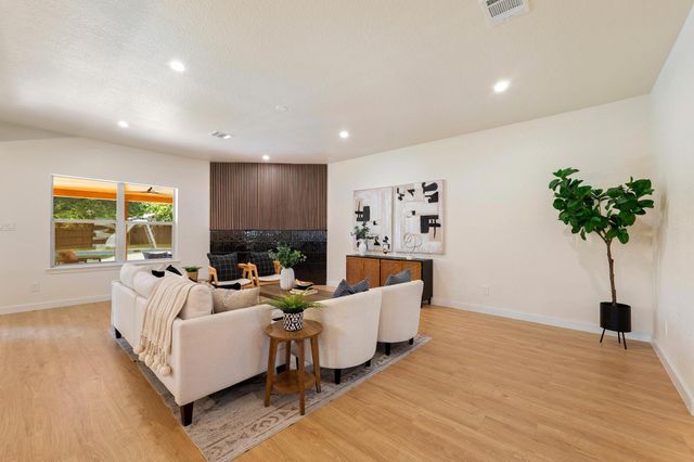 613 Sweetgum LN, Round Rock, TX 78664