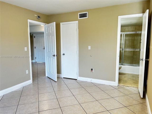6091 W 22nd Ct 101, Hialeah, FL 33016