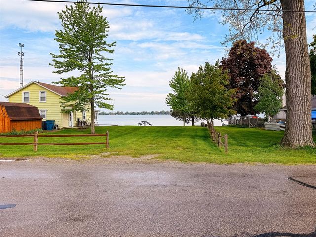 5175 Pleasant Valley Road, Manitou Beach, MI 49253