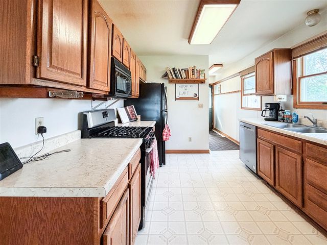 5175 Pleasant Valley Road, Manitou Beach, MI 49253
