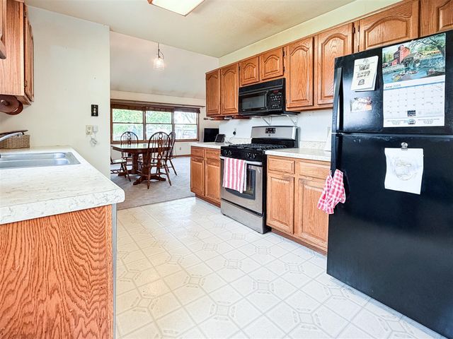 5175 Pleasant Valley Road, Manitou Beach, MI 49253