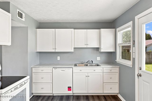 350 Eastview Cir, Shelbyville, KY 40065