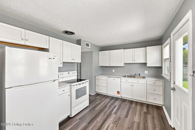 350 Eastview Cir, Shelbyville, KY 40065