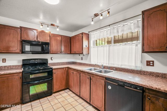 3200 SLOCUM Street, El Paso, TX 79936