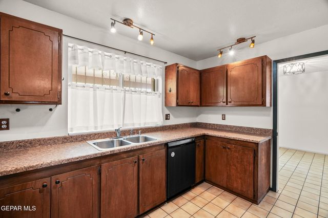 3200 SLOCUM Street, El Paso, TX 79936