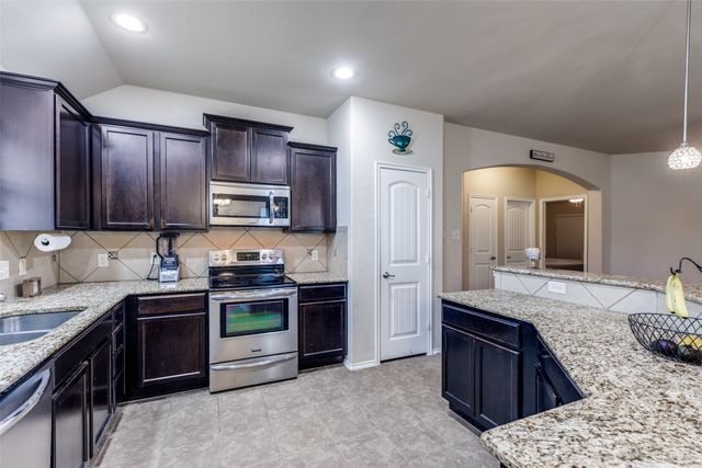 700 Lark Drive, Aubrey, TX 76227