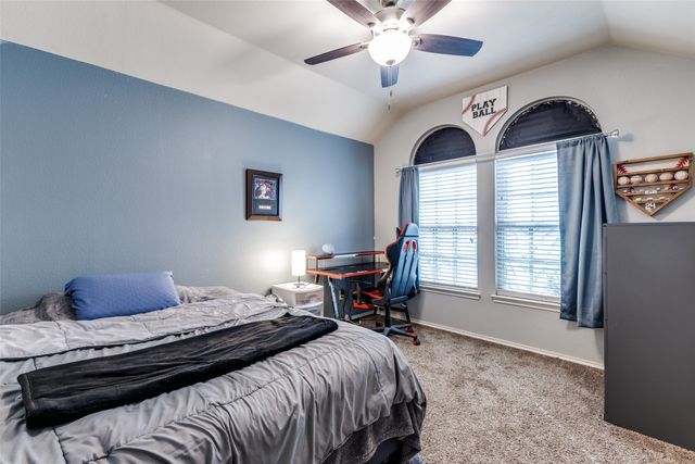 700 Lark Drive, Aubrey, TX 76227