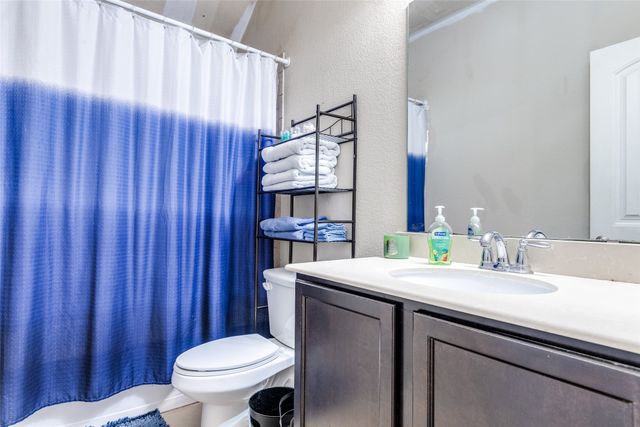 700 Lark Drive, Aubrey, TX 76227