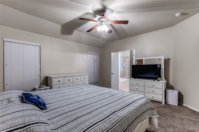 700 Lark Drive, Aubrey, TX 76227