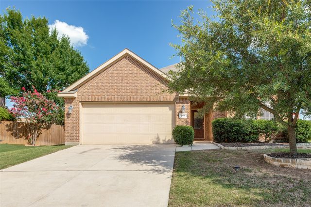 700 Lark Drive, Aubrey, TX 76227