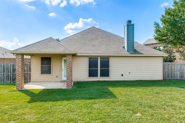 700 Lark Drive, Aubrey, TX 76227