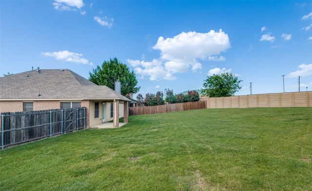 700 Lark Drive, Aubrey, TX 76227