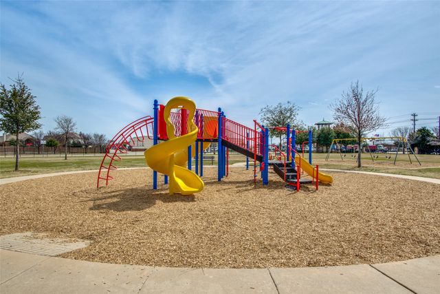 700 Lark Drive, Aubrey, TX 76227