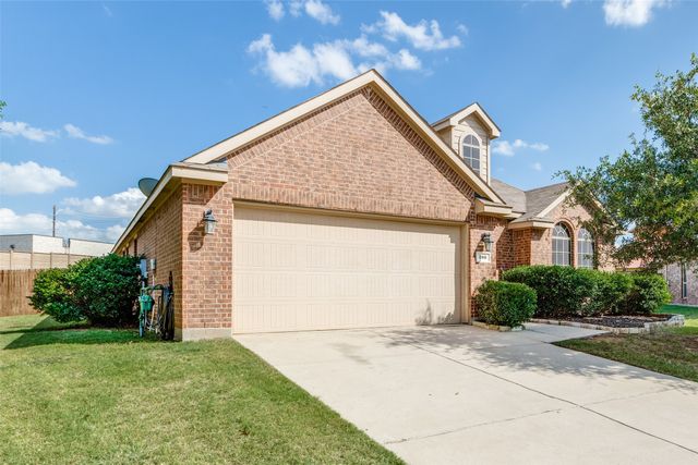 700 Lark Drive, Aubrey, TX 76227