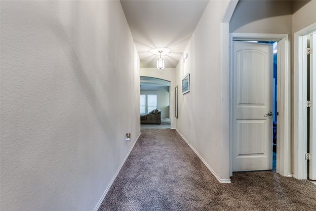 700 Lark Drive, Aubrey, TX 76227