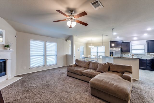 700 Lark Drive, Aubrey, TX 76227