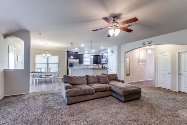 700 Lark Drive, Aubrey, TX 76227