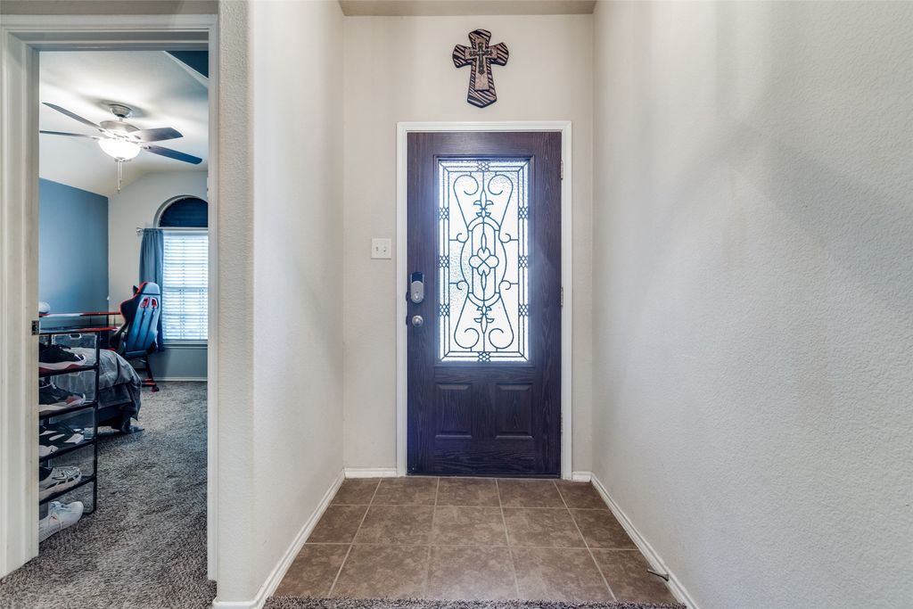 700 Lark Drive, Aubrey, TX 76227