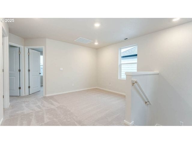 2315 30th Pl, Springfield, OR 97477