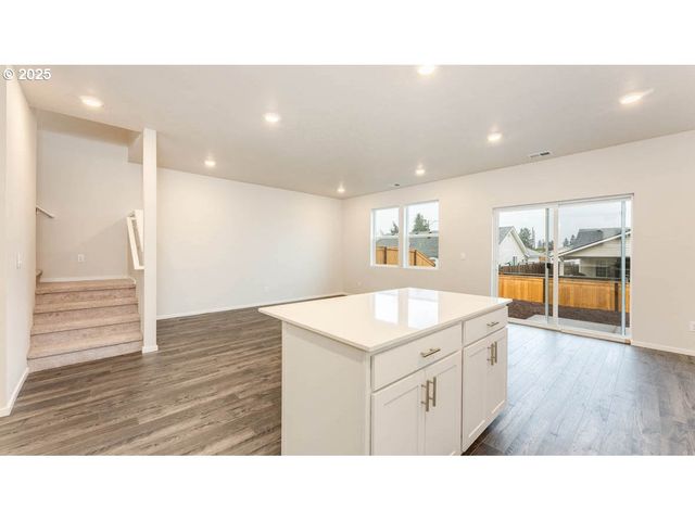 2315 30th Pl, Springfield, OR 97477