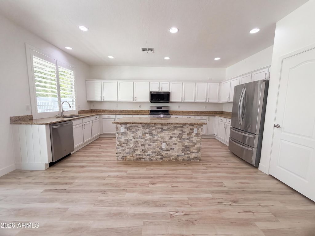 2463 S BRISTOL --, Mesa, AZ 85209 — photo 2