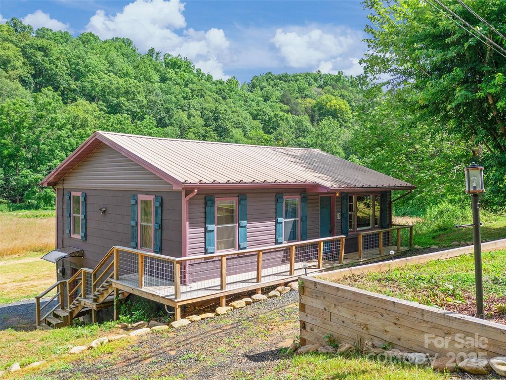 1767 N 226 Highway, Bakersville, NC 28705