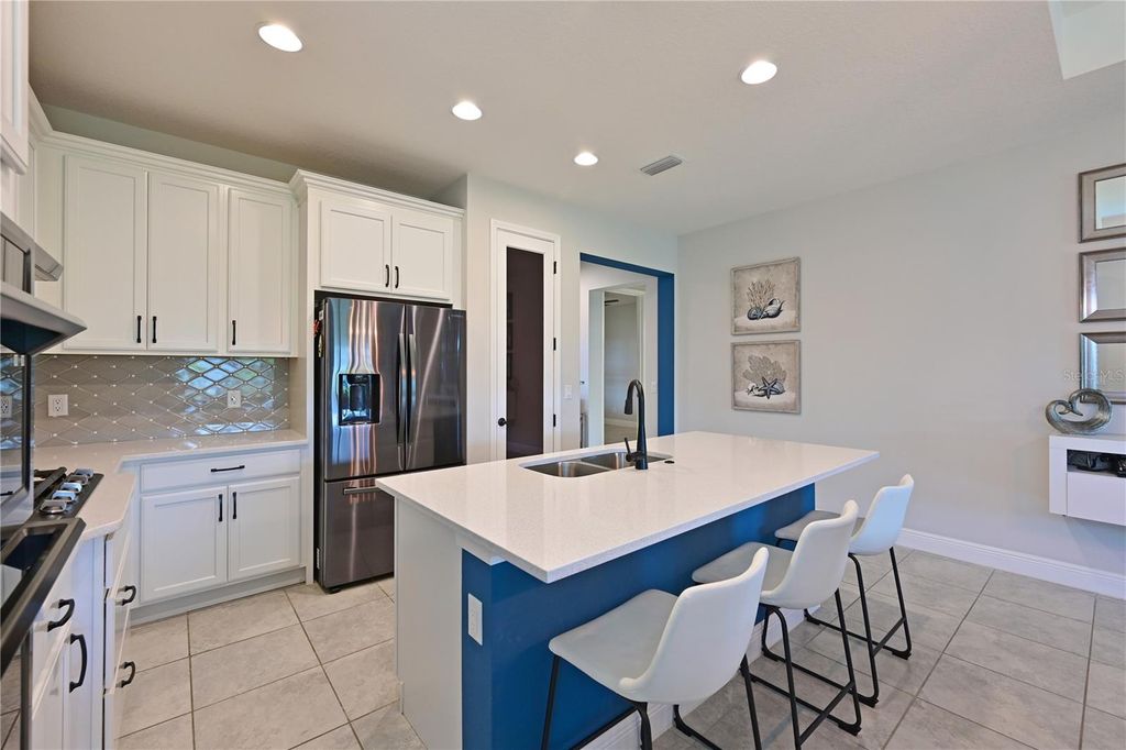 Image 20 of property listing at 10715 KLEE AVENUE, Bradenton, FL 34212