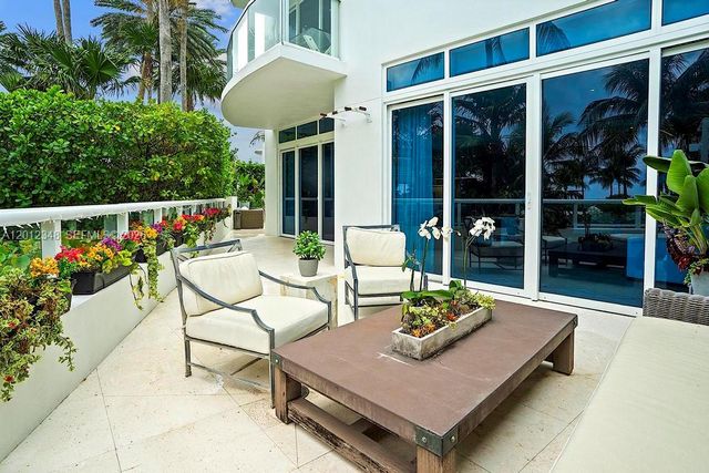 50 S Pointe Dr TWN1, Miami Beach, FL 33139