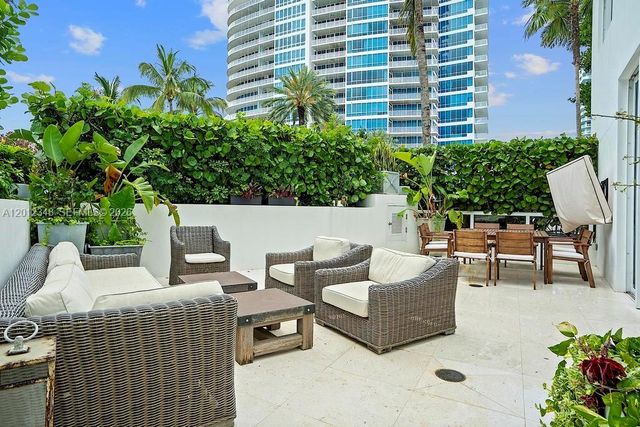 50 S Pointe Dr TWN1, Miami Beach, FL 33139