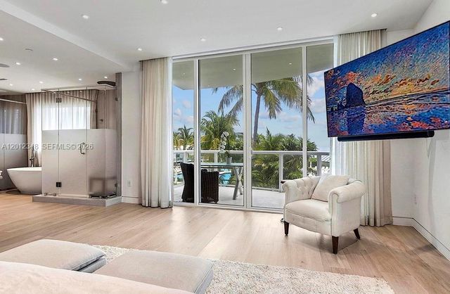 50 S Pointe Dr TWN1, Miami Beach, FL 33139