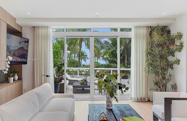 50 S Pointe Dr TWN1, Miami Beach, FL 33139