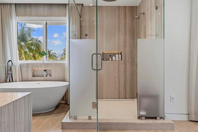 50 S Pointe Dr TWN1, Miami Beach, FL 33139