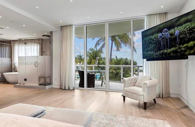 50 S Pointe Dr TWN1, Miami Beach, FL 33139