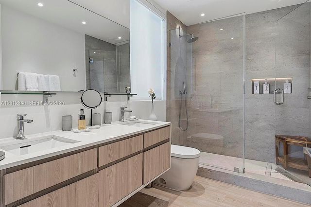 50 S Pointe Dr TWN1, Miami Beach, FL 33139