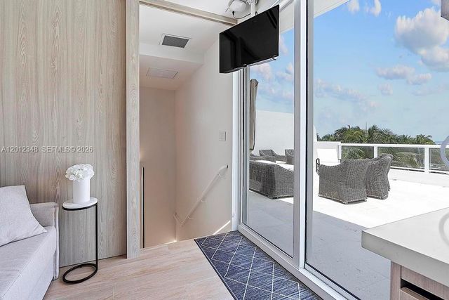50 S Pointe Dr TWN1, Miami Beach, FL 33139
