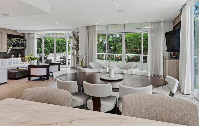 50 S Pointe Dr TWN1, Miami Beach, FL 33139