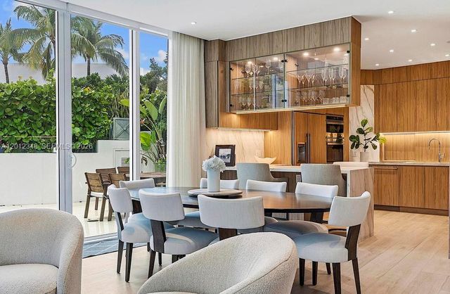 50 S Pointe Dr TWN1, Miami Beach, FL 33139