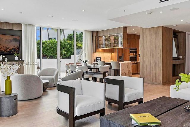50 S Pointe Dr TWN1, Miami Beach, FL 33139