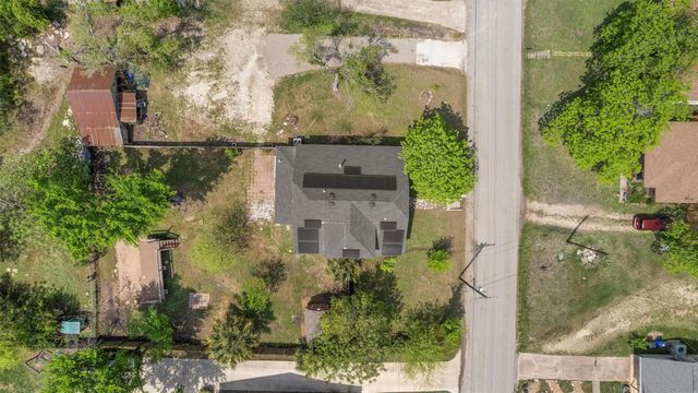901 Kimbro ST, Taylor, TX 76574