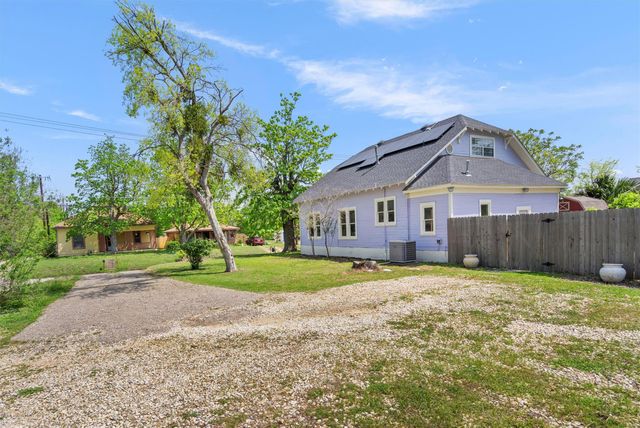 901 Kimbro ST, Taylor, TX 76574