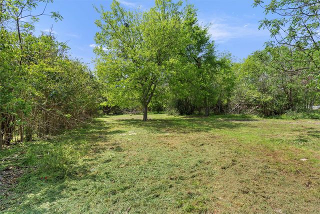 901 Kimbro ST, Taylor, TX 76574