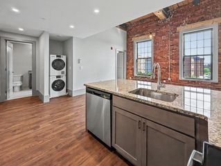 90 Grove St 408, Worcester, MA 01605