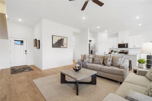 512 W Canada, Farmington, AR 72730