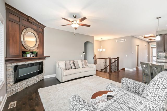 9138 Canyon Street, West Des Moines, IA 50266