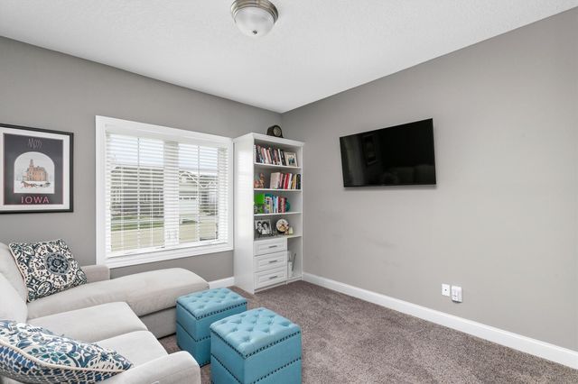 9138 Canyon Street, West Des Moines, IA 50266