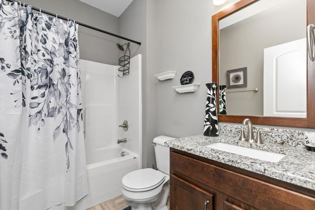 9138 Canyon Street, West Des Moines, IA 50266